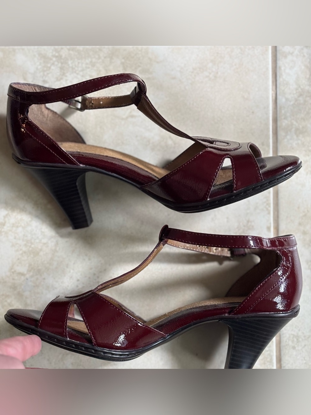 I love Comfort Women's Burgundy Patent T-Strap Heeled Sandals size 10